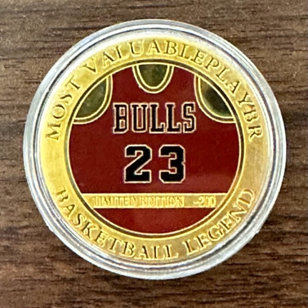 Michael Jordan Gold Souvenir MVP Jersey Coin Golf Ball Marker Poker Guard Chip